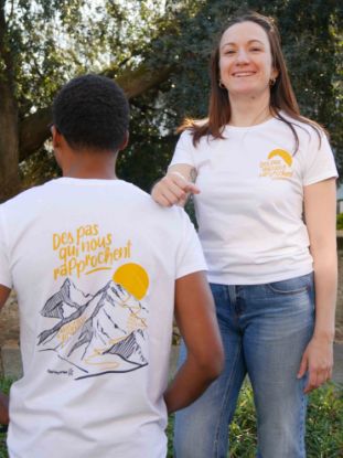 T Shirt Des pas qui rapprochent face et dos